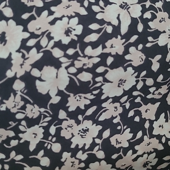 Floral Top - Picture 2 of 3